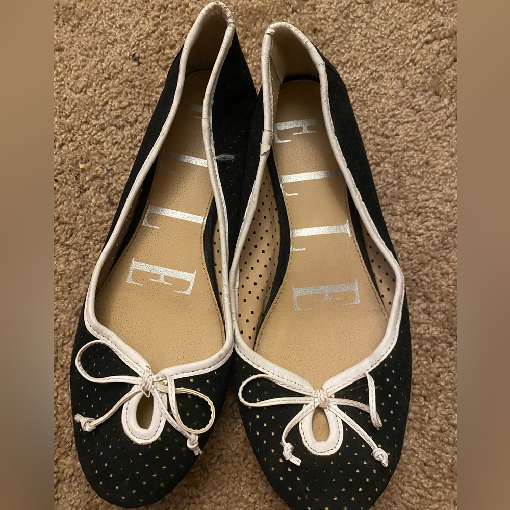 Elle black and white flats
